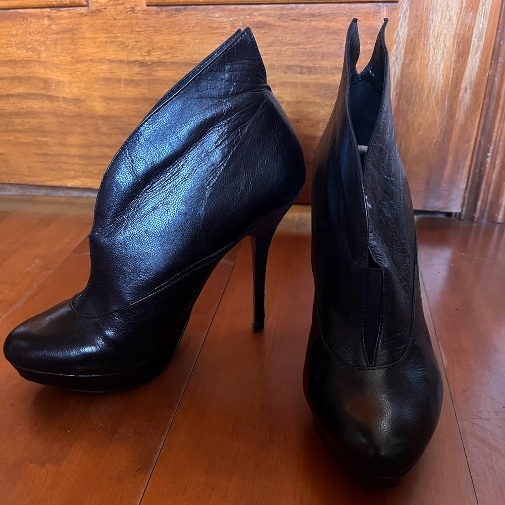 CHARLES BY CHARLES DAVID Black Booties Stilettos Heels Pull On.